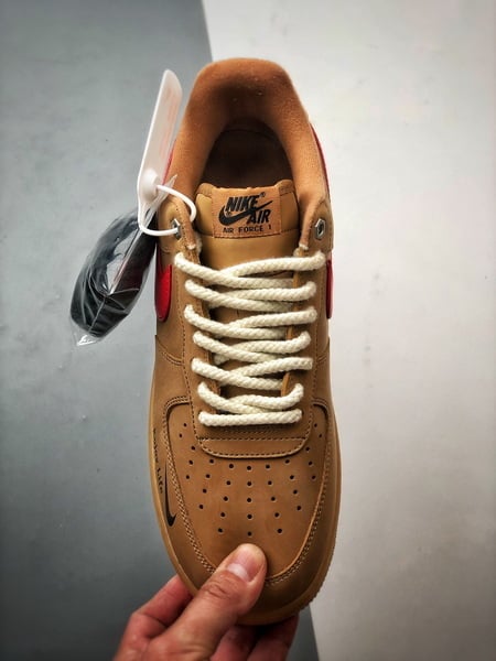 Air Force 1 '07 Low Trigo Marrom e Vermelho - Vista 9