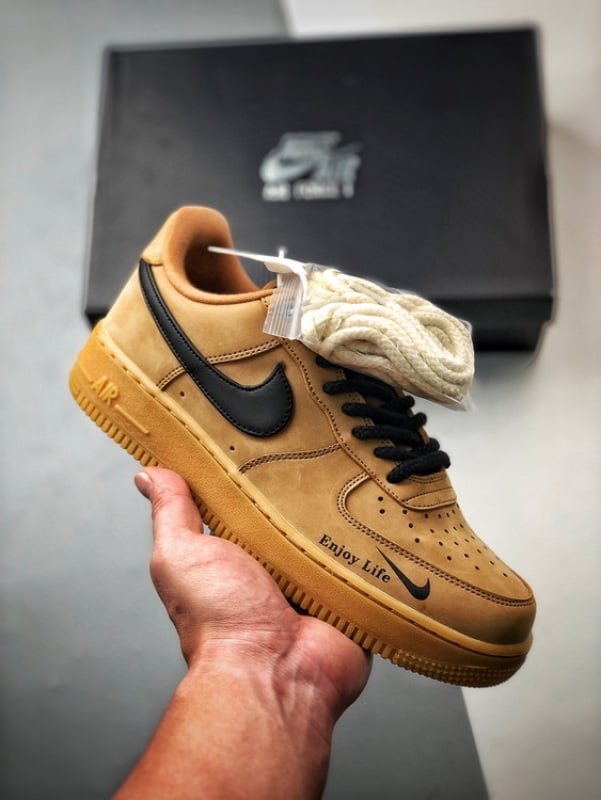 Air Force 1 '07 Low Trigo, Castanho e Preto