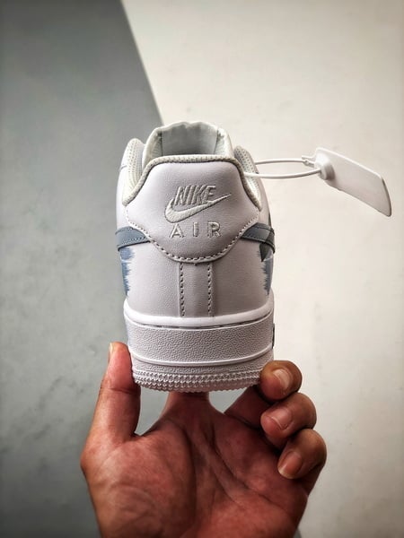 Air Force 1 '07 Low Três Swoosh Quebrados Branco, Preto e Azul - Vista 3