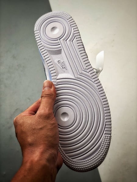 Air Force 1 '07 Low Três Swoosh Quebrados Branco, Preto e Azul - Vista 4