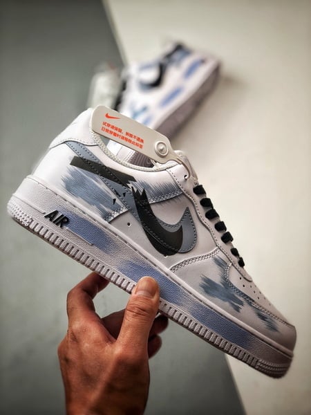 Air Force 1 '07 Low Três Swoosh Quebrados Branco, Preto e Azul - Vista 7