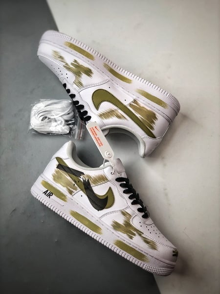 Air Force 1 '07 Low Branco, Preto e Verde Rasgado - Vista 5