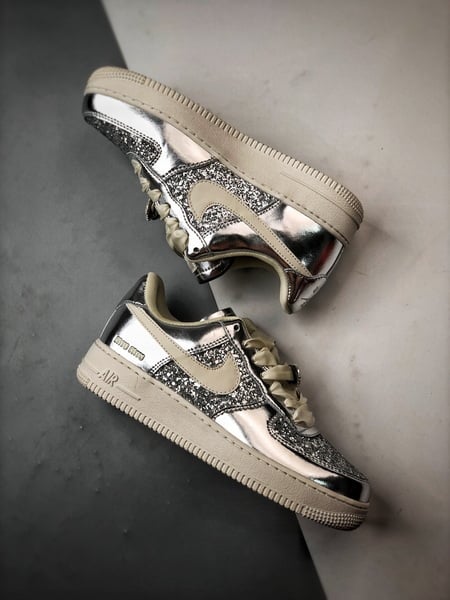 Air Force 1 '07 Low Marca do Tempo Prata e Bege - Vista 6