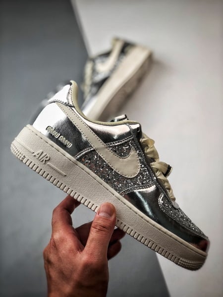 Air Force 1 '07 Low Marca do Tempo Prata e Bege - Vista 7