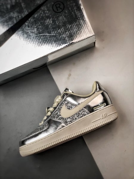 Air Force 1 '07 Low Marca do Tempo Prata e Bege - Vista 8