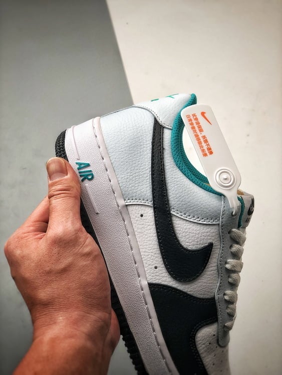 Air Force 1 '07 Low Branco Lua e Preto - Vista 2