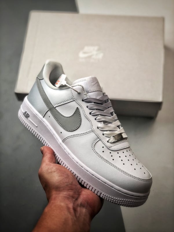 Air Force 1 '07 Low Cinza e Branco Gradiente - Vista 1