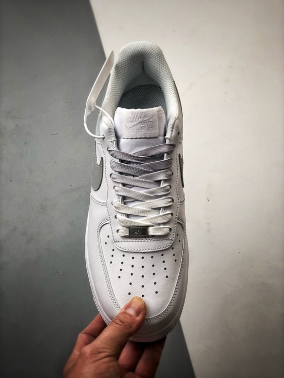 Air Force 1 '07 Low Cinza e Branco Gradiente - Vista 9