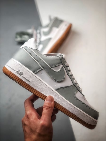 Air Force 1 '07 Low Cinza e Branco - Vista 7