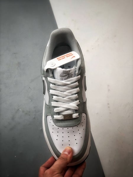 Air Force 1 '07 Low Cinza e Branco - Vista 9