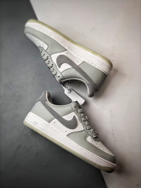 Air Force 1 '07 Low Branco e Cinza - Vista 6