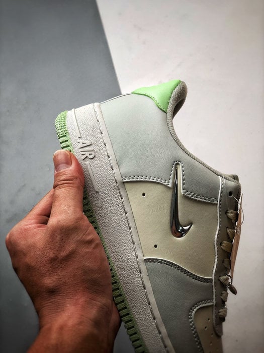 Air Force 1 '07 Low Cinzento Verde Metal Pequeno Gancho - Vista 2