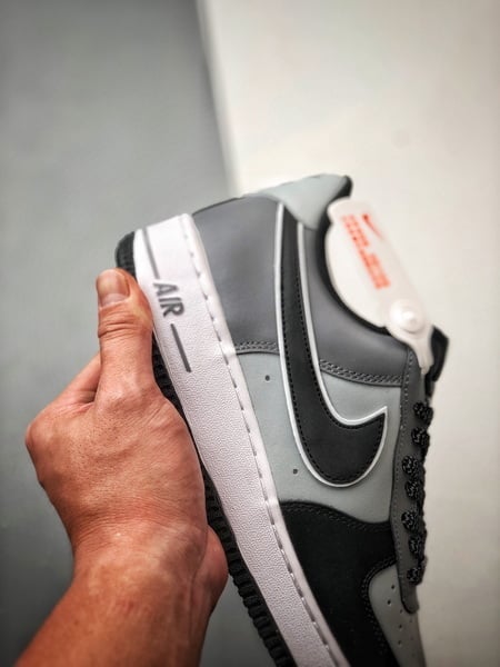 Air Force 1 '07 Low Cinzento e Preto - Vista 3