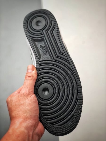 Air Force 1 '07 Low Cinzento e Preto - Vista 5