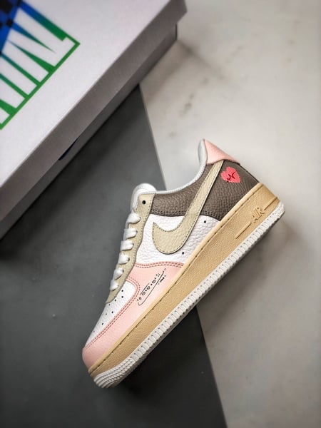 Air Force 1 '07 Low Coração Branco, Castanho e Rosa - Vista 8