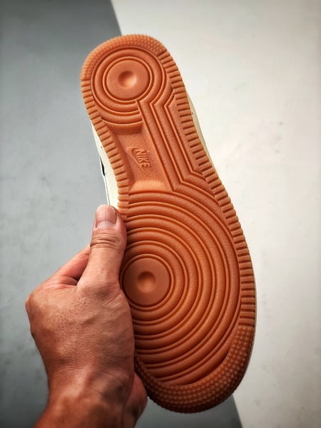 Air Force 1 '07 Low Tom e Jerry Branco, Cinza e Castanho - Vista 4