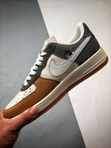 Air Force 1 '07 Low Tom e Jerry Branco, Cinza e Castanho - Vista 5