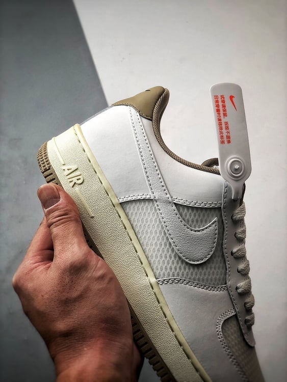 Air Force 1 '07 Low Branco e Marrom - Vista 2