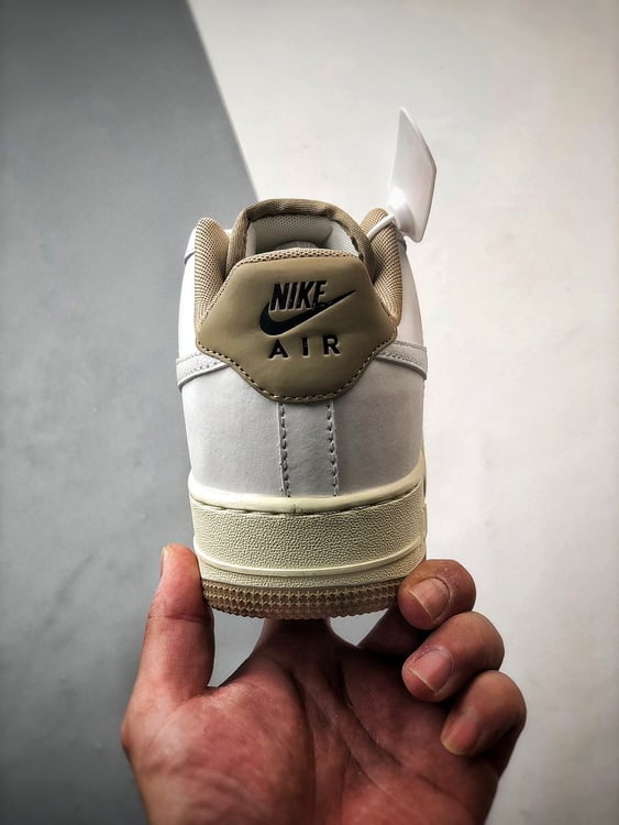 Air Force 1 '07 Low Branco e Marrom - Vista 3