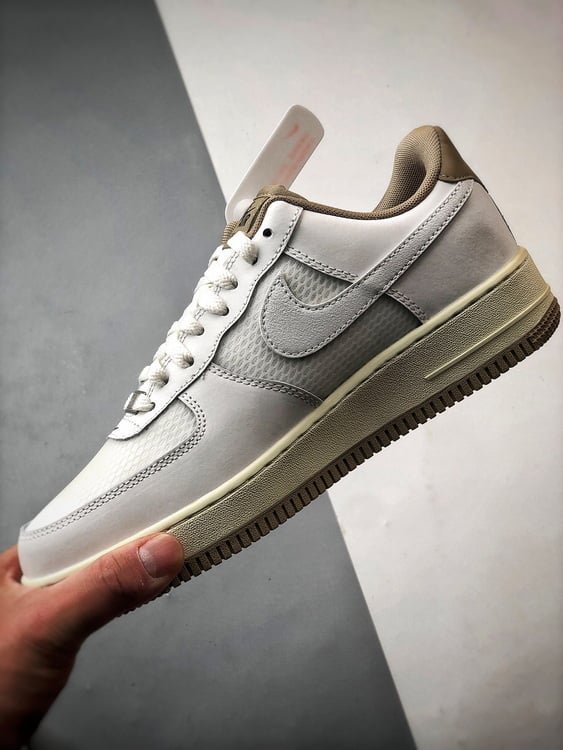 Air Force 1 '07 Low Branco e Marrom - Vista 5