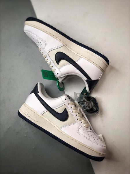 Air Force 1 '07 Low Branco e Azul Escuro - Vista 7