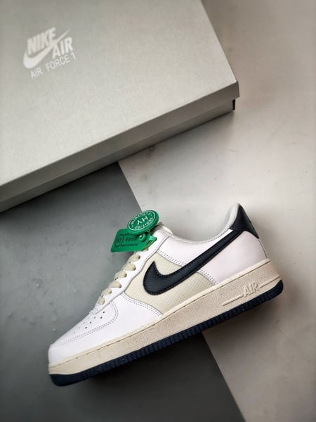 Air Force 1 '07 Low Branco e Azul Escuro - Vista 8