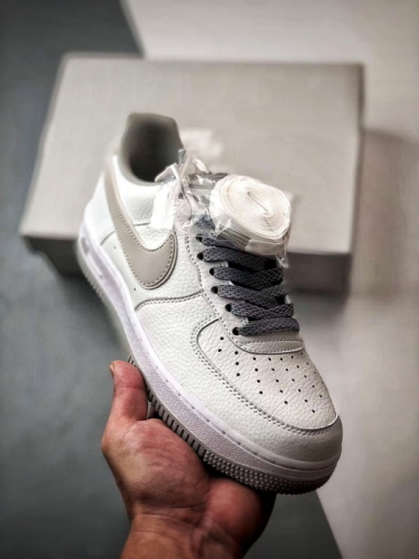 Air Force 1 Low Branco e Cinza Refletivo