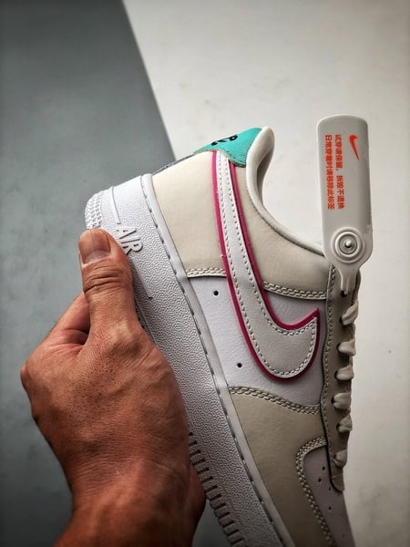 Air Force 1 '07 Low Branco, Cinza, Rosa e Verde - Vista 2