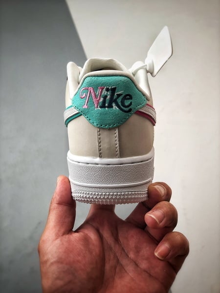 Air Force 1 '07 Low Branco, Cinza, Rosa e Verde - Vista 3