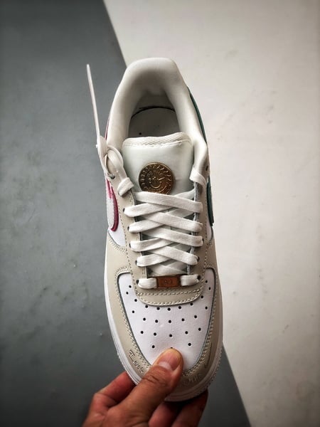 Air Force 1 '07 Low Branco, Cinza, Rosa e Verde - Vista 9