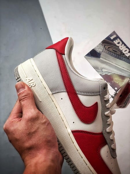 Air Force 1 '07 Low Branco, Cinza e Vermelho - Vista 2