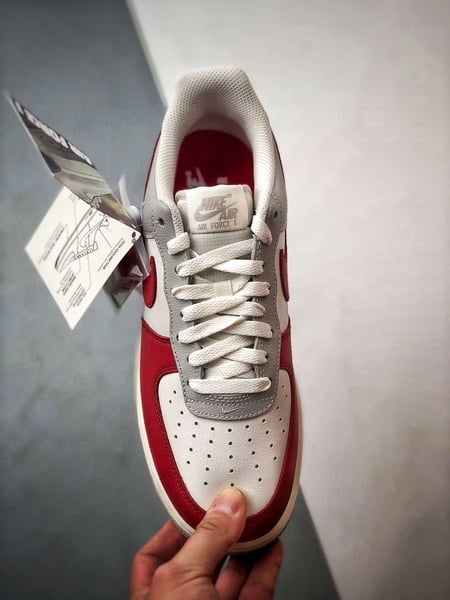Air Force 1 '07 Low Branco, Cinza e Vermelho - Vista 9