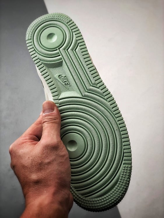 Air Force 1 '07 Low Branco, Cinza e Verde - Vista 4