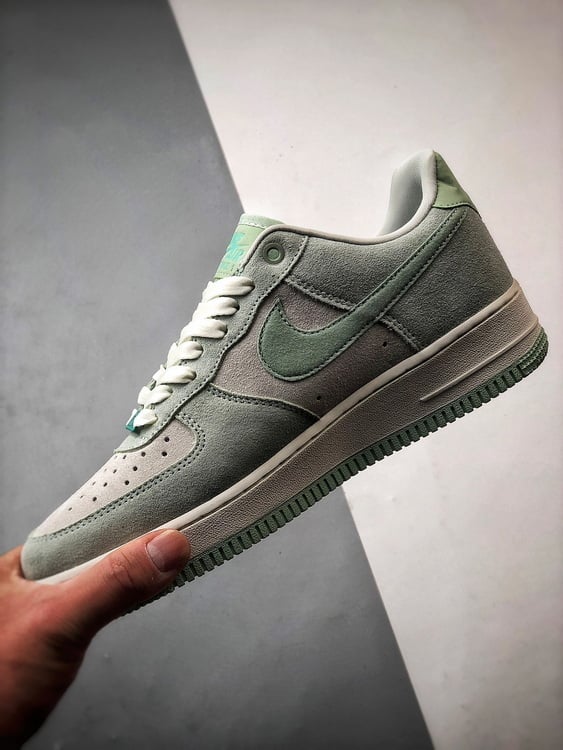 Air Force 1 '07 Low Branco, Cinza e Verde - Vista 5
