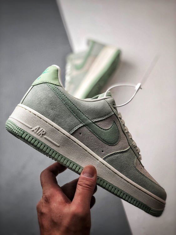 Air Force 1 '07 Low Branco, Cinza e Verde - Vista 7