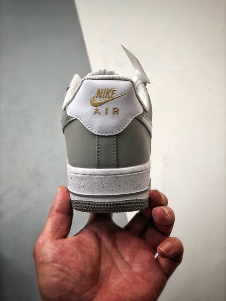 Air Force 1 '07 Low Branco, Cinza e Prata - Vista 3