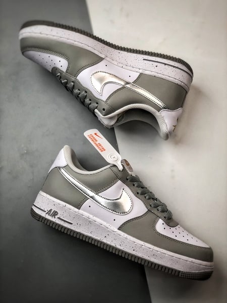 Air Force 1 '07 Low Branco, Cinza e Prata - Vista 6