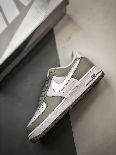 Air Force 1 '07 Low Branco, Cinza e Prata - Vista 8