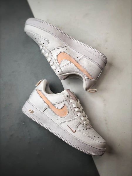 Air Force 1 '07 Low Branco e Rosa Graffiti - Vista 6
