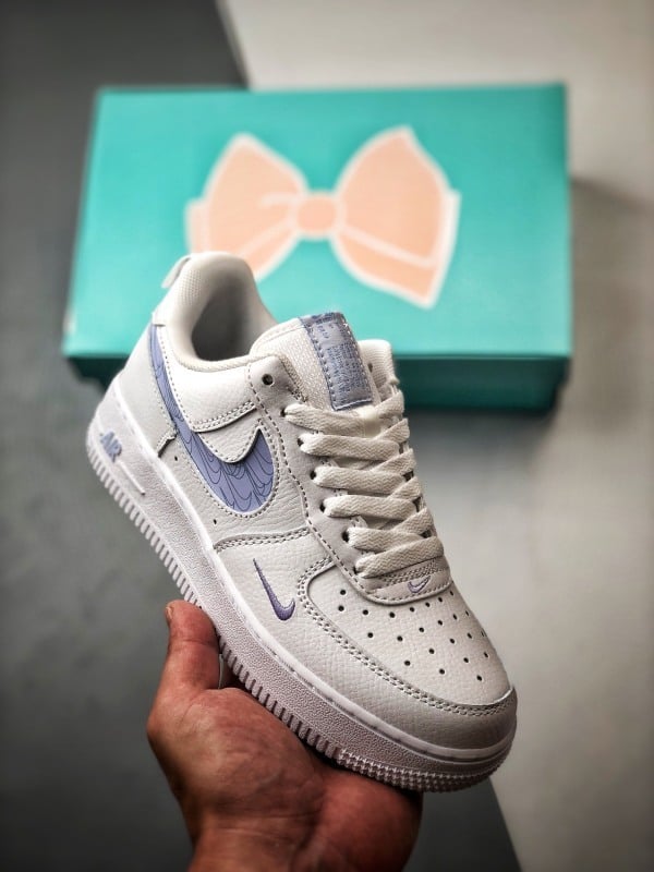 Air Force 1 '07 Low Branco e Roxo com Gancho Grafite