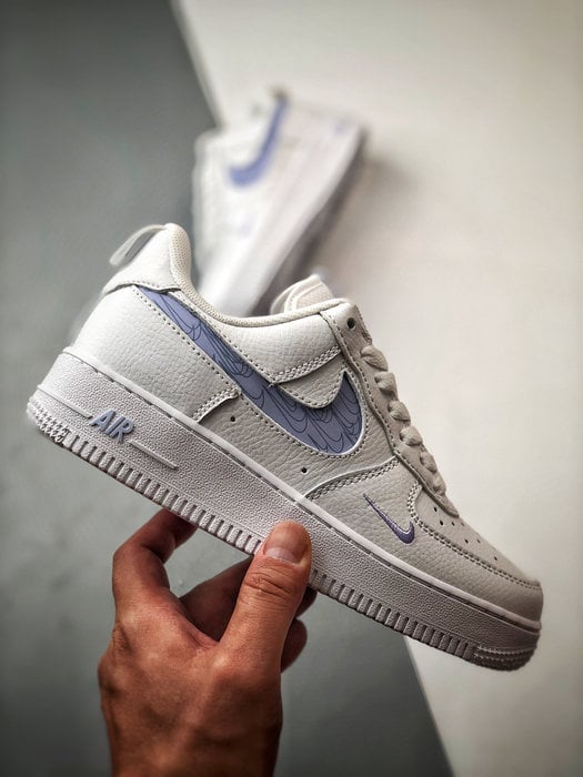 Air Force 1 '07 Low Branco e Roxo com Gancho Grafite - Vista 7