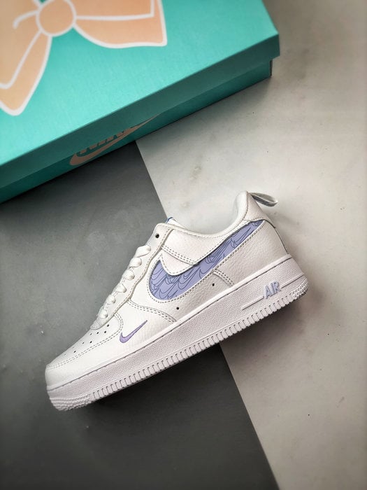 Air Force 1 '07 Low Branco e Roxo com Gancho Grafite - Vista 8