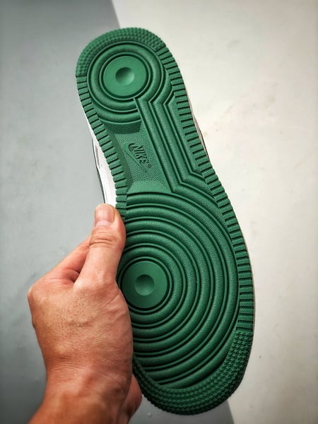 Air Force 1 '07 Low Branco e Verde Reflexivo - Vista 4