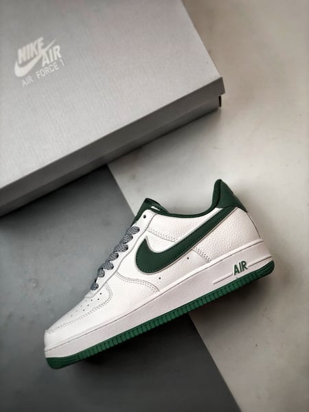 Air Force 1 '07 Low Branco e Verde Reflexivo - Vista 8