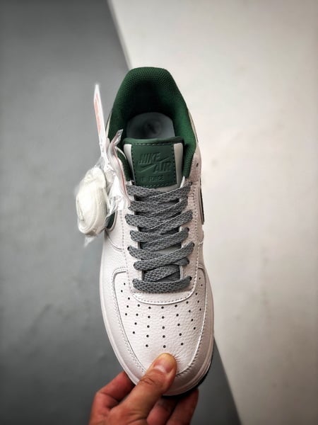 Air Force 1 '07 Low Branco e Verde Reflexivo - Vista 9