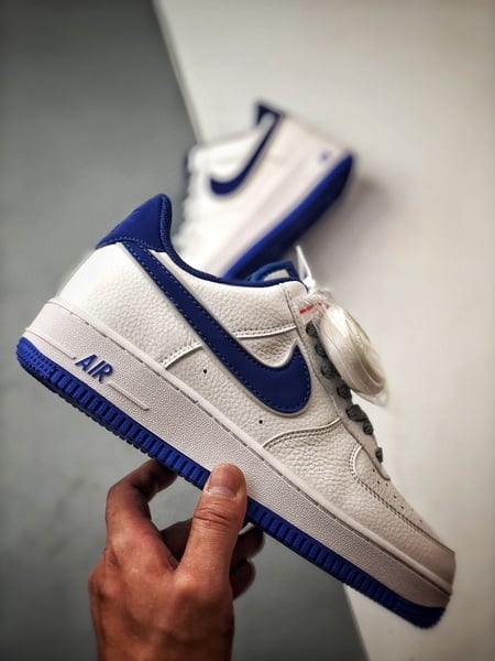 Air Force 1 '07 Low Branco e Azul Reflexivo - Vista 7