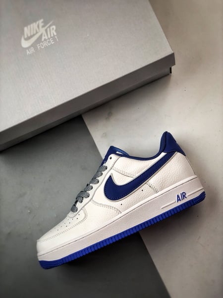 Air Force 1 '07 Low Branco e Azul Reflexivo - Vista 8