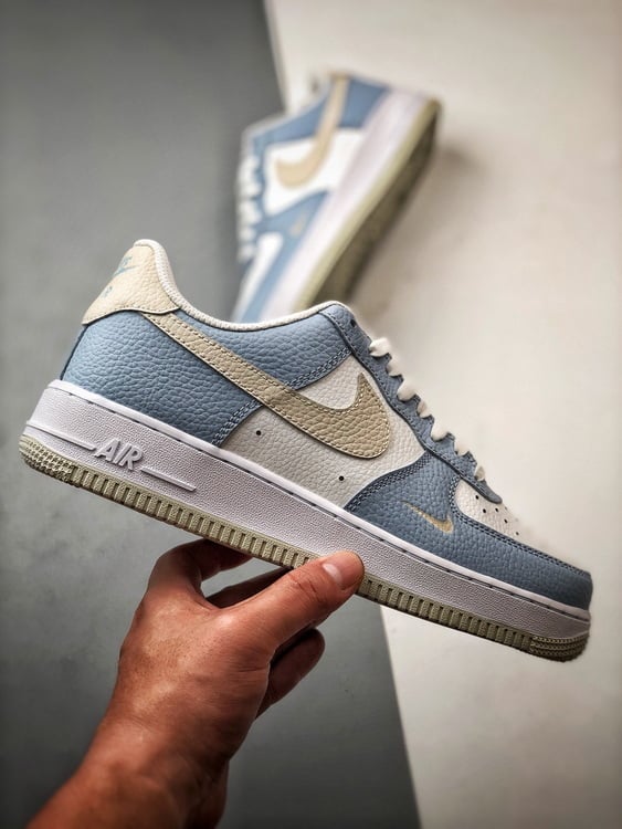 Air Force 1 '07 Low Branco, Azul e Cinza - Vista 7