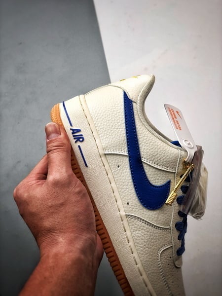 Air Force 1 '07 Low Branco e Azul com Sola de Goma - Vista 2