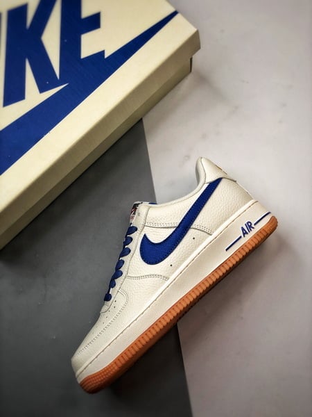 Air Force 1 '07 Low Branco e Azul com Sola de Goma - Vista 8